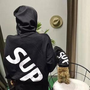 シュプリーム 犬服 飼い主パーカー supreme ドッグウェア 親子パーカー