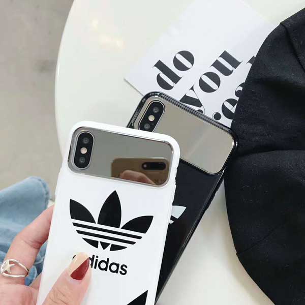 adidas スマホケースiPhone8