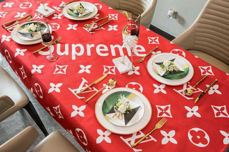 supreme x ヴィドンコラボ テーブルクロス シャネル テーブルカバー ブラント テーブルかけ 長方形 グッチ 欧米風 おしゃれ 防水 汚れ防止  多機能 PC 冷蔵庫 テーブル 滑り止め