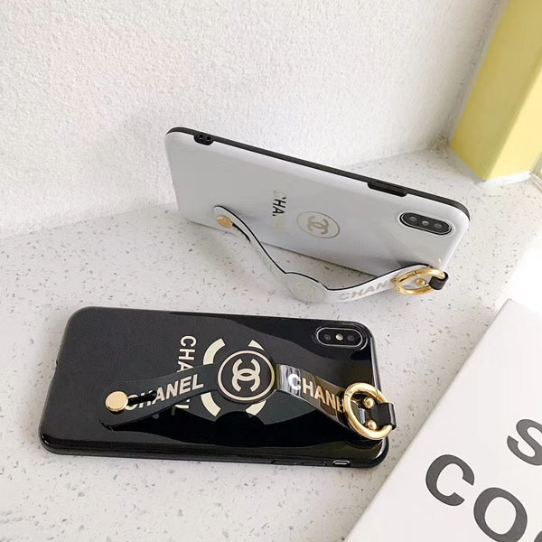 CHANEL iPhone12/12pro/11/11 pro/xrケース ペア アイフォン11 pro max/XS MAXケース ハンドベルト付き  グッチ iPhone x/xsケース メ ンズ レディース アイフォン8/7プラスケ