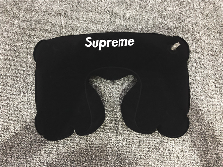 supreme × undercover Bear Pillow クッション UNDERCOVER original cushions｜UNDERCOVER OFFICIAL ONLINE STORE