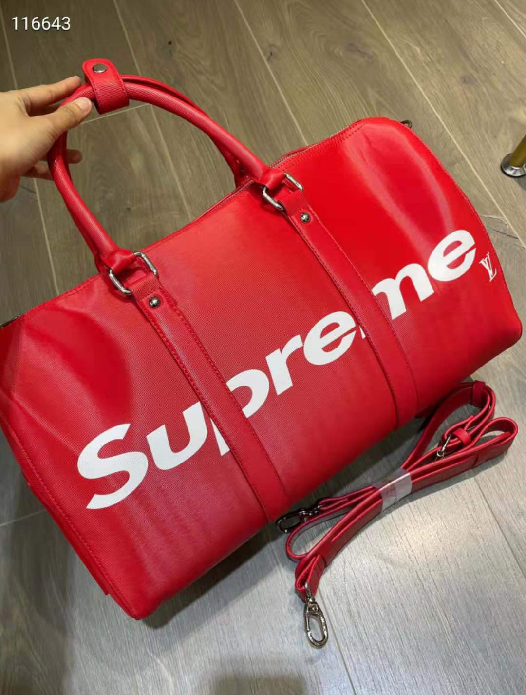 最高級 【美品】supreme VUITTONのコラボキーポル LOUIS バッグ