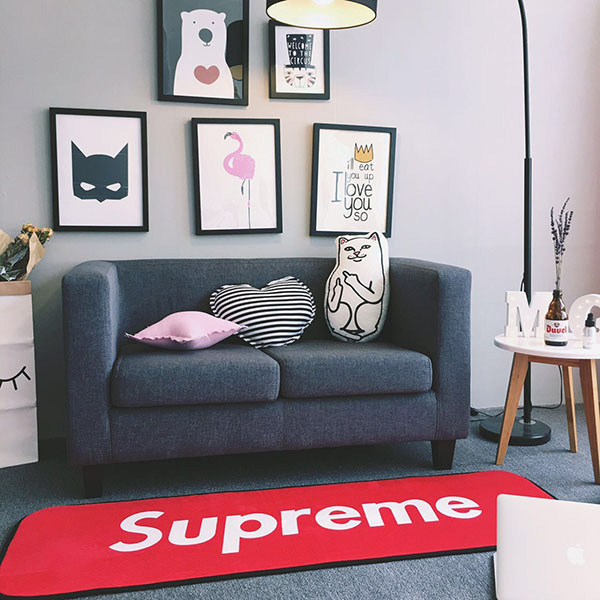 シュプリーム 玄関マット カーペット SUPREMEキッチンマット 瑜伽マット ブランド 滑り止め付マット 絨毯 Supremeラグマット シンプル  無地 長方形 洗える 赤 送料無料