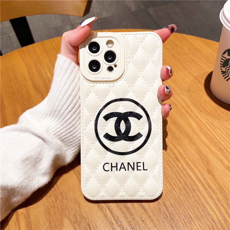 シャネルiPhone 11 pro クラシックケース　CHANEL