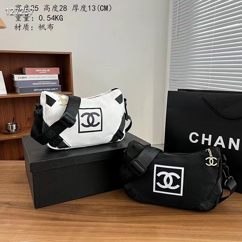 海外激安通販サイト CHANEL キャンパスショルダーバッグ - レディース