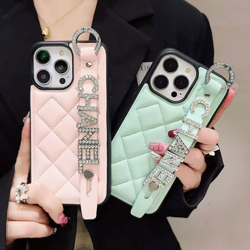 シャネル アイフォン15/15 Proケース ハンドベルト付き キラキラ